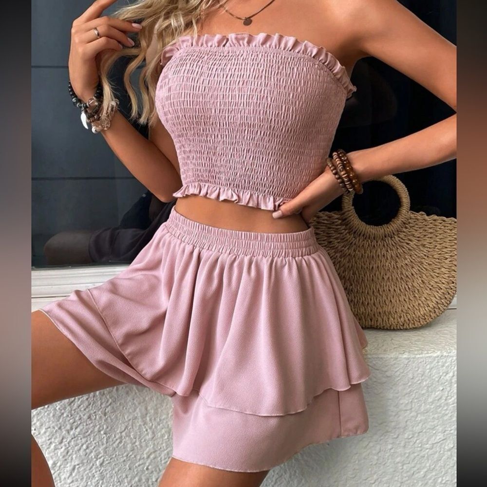 NWOT Shirred frill trim tube top and 2 layer hem shorts